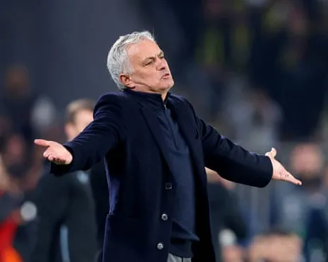 Benfica Involved in Negotiations to Appoint Mourinho Following Dismissal of Lage