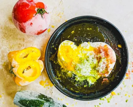 Methods for Transform Leftover Fruit and Veg into a Icy Garnish – Instructions