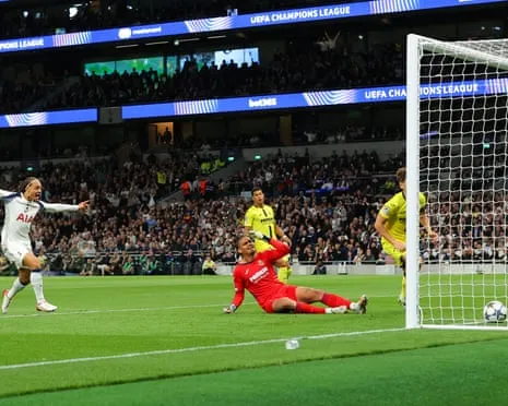 Goalkeeper Luiz's Costly Mistake Hands Spurs First Victory